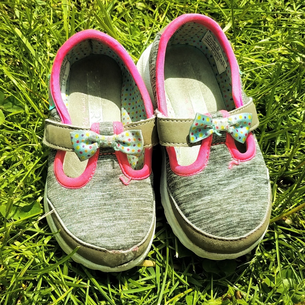 🍁 Skechers bitty bow shoes💫